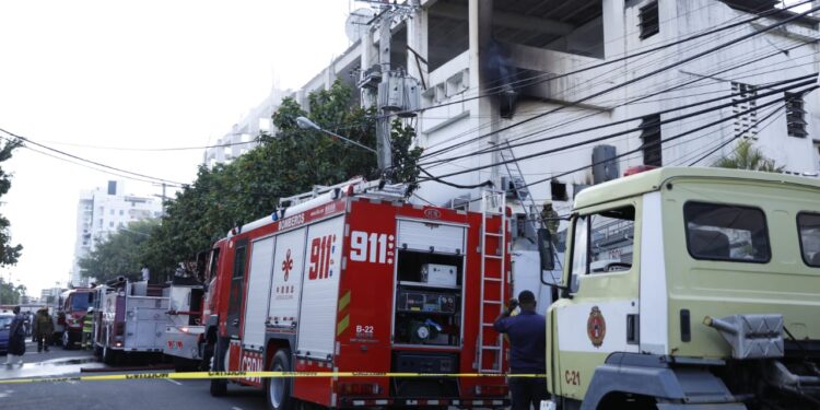 Sistema 9-1-1 coordinó asistencia en respuesta a incendio Canal del Sol donde resultaron dos muertos y otros seis afectados