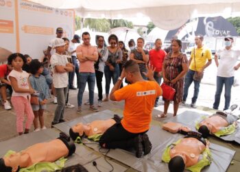 Defensa Civil continúa enseñando a salvar vidas en la Feria del Libro