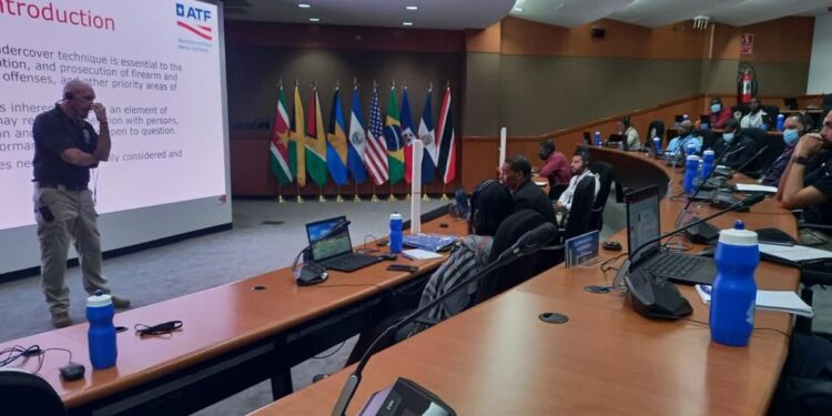 Policías participan en curso “Tráfico de Armas Pequeñas”, desarrollado en El Salvador