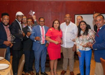 Alcaldía SDO premia a Locutores y periodista por sus aportes y trayectoria