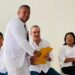 Regidor  Luis Vallejo entrega  al    presidente Abinader pliego de obras sociales para Los Alcarrizos