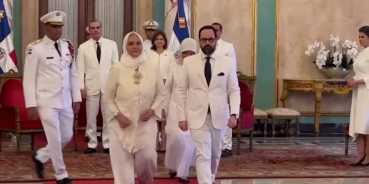 Presidente Abinader recibe credenciales de ocho nuevos embajadores