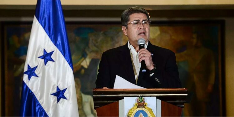 Honduras extradita al expresidente Hernández, reclamado por narcotráfico en EEUU