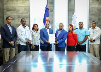 Departamento Aeroportuario recibe resolución de ayuntamiento Oviedo en respaldo a aeropuerto “Cabo Rojo” Pedernales
