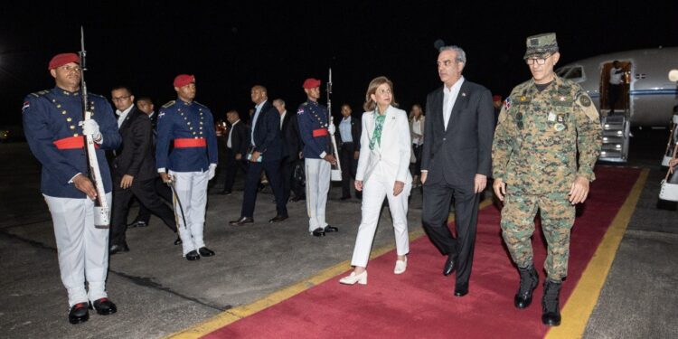 Presidente Abinader regresa al país tras asistir a toma de posesión de su par Rodrigo Chaves Robles