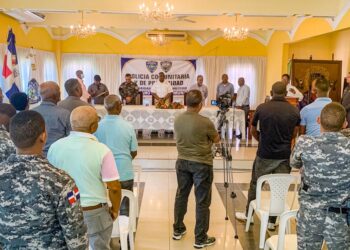 Policía realiza encuentro comunitario en San Juan con interés en mantener cercanía con munícipes