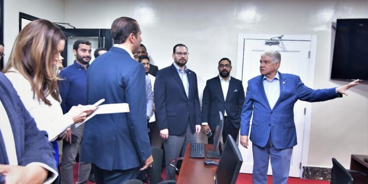 Presidente del Senado recibe a miembros de ANJE ofrece recorrido por sede  Cámara Alta