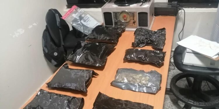 DNCD ocupa 8 paquetes de marihuana en tocadiscos enviarian a Miami