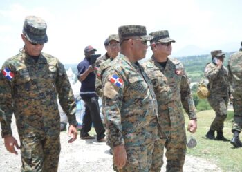 Jefe del Ejército realiza recorrido de supervisión en zona fronteriza