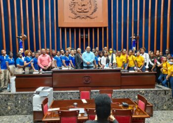 Senador Lenin Valdez lleva a estudiantes de Don Juan a Congreso como  “Senadores por un día”