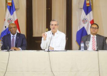 Presidente Abinader anuncia contratación de 800 MW en Manzanillo para acabar con los apagones