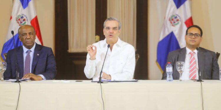 Presidente Abinader anuncia contratación de 800 MW en Manzanillo para acabar con los apagones