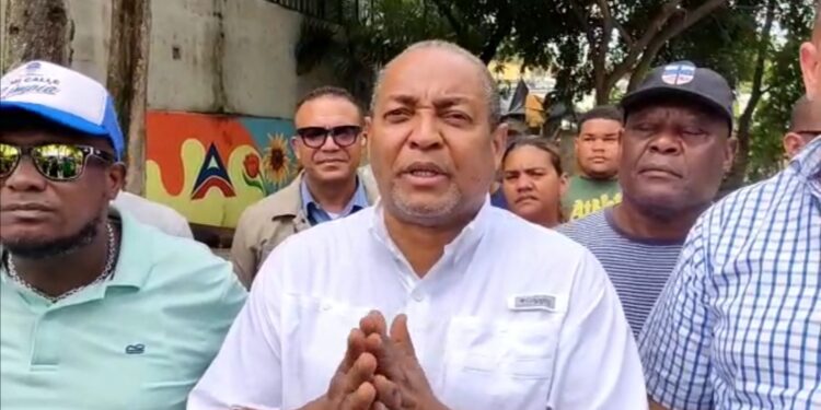 Alcaldia SDO dispone remozamiento Parque Duarte, construcción de una funeraria y otras obras