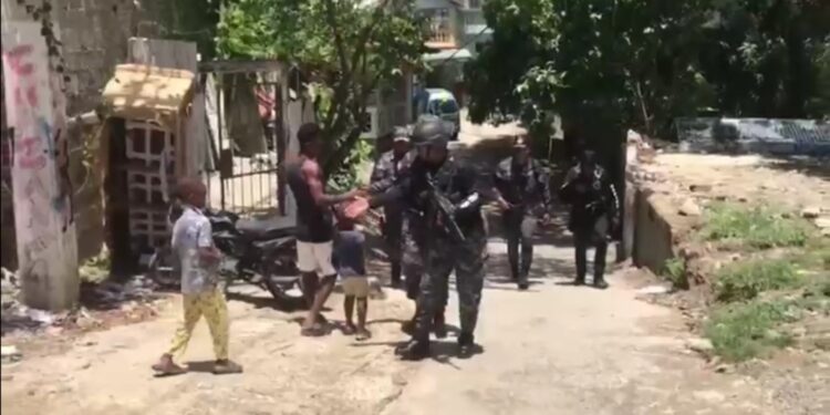 Policía articula plan contra la delincuencia en Santiago