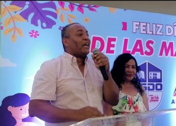 Alcaldía Santo Domingo Oeste agasaja a las madres en su Día