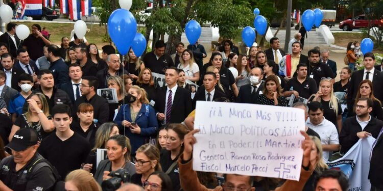 Unas 2.000 personas marcharon en Paraguay en homenaje a fiscal asesinado en Colombia