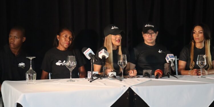 Damas de Negro marchan por el Autismo hacia el Congreso Nacional