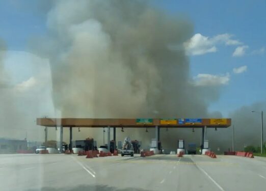 Se registra fuerte humareda por incendio forestal en kilómetro 19 de autopista del Coral