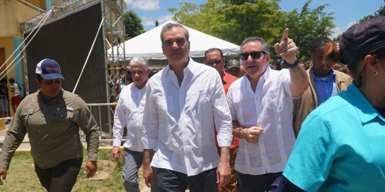 Presidente Abinader deja iniciadas obras de soluciones  agua potable y  residuales en Santiago Oeste