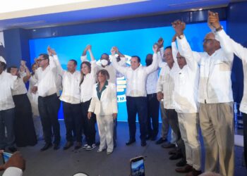 José Ignacio Paliza juramenta a 23 ex diputados del PRD