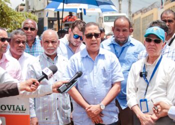 Obras Públicas inicia inversión 55 millones de pesos en trabajos asfaltado y bacheo El Cachón de la Rubia SDE