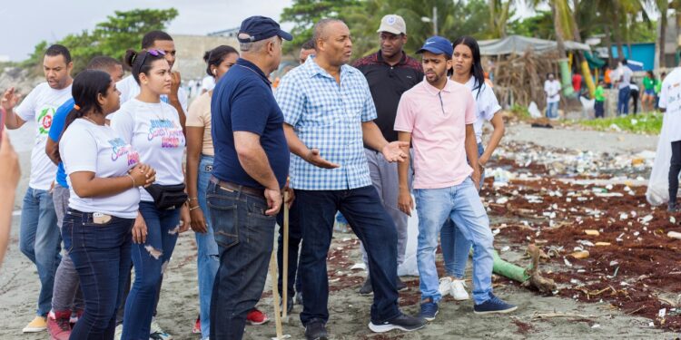 Alcaldía Santo Domingo Oeste realiza jornada de limpieza por Día de los Océanos