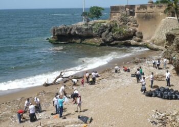 Fundación Raymond Rodríguez realiza amplia  jornada de limpieza de playas