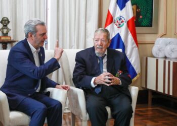 Presidente Abinader recibe comandante Delio Gómez Ochoa