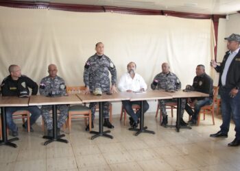 Comerciantes e importadores de Villa Consuelo realizan acercamiento con director Z-45 PN en DN