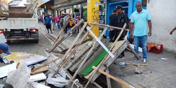 Ayuntamiento Santo Domingo Oeste realiza amplio operativo de recuperación de espacios públicos