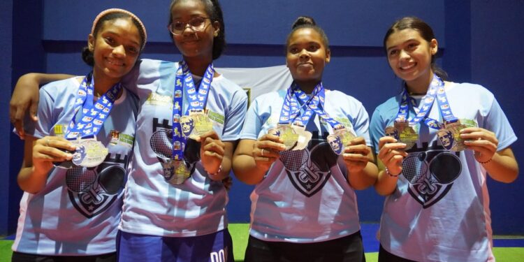 Premian ganadores de Tenis de Mesa en Juegos Santo Domingo Este