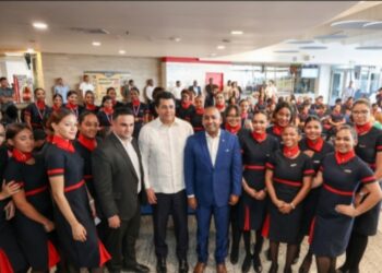 Escuela de aviación IASCA gradúa 100 estudiantes dominicanos en pleno vuelo