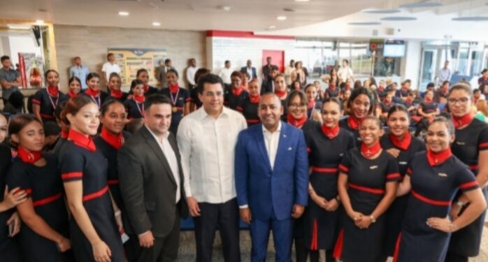 Escuela de aviación IASCA gradúa 100 estudiantes dominicanos en pleno vuelo