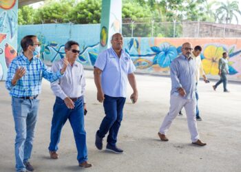 Alcalde José Andújar da toques finales al “Bulevar de los Famosos”