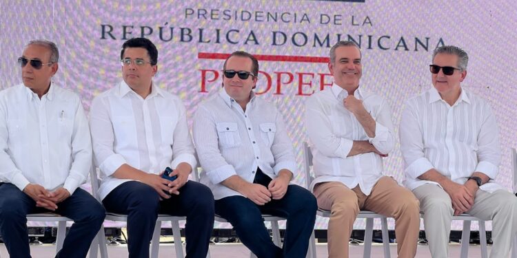 Abinader inaugura moderna estación de pesaje en el vertedero de Samaná