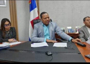 Director Proconsumidor se reúne con funcionarios de El Salvador para tratar temas de alcohol adulterado y publicidad engañosa