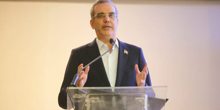 Presidente Abinader dará primer picazo para construcción extensión de la UASD en Azua y presidirá apertura área de emergencia Hospital Padres Las Casas