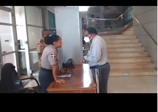 Cura que entregó asesino de Orlando Jorge Mera asiste  a la Procuraduría