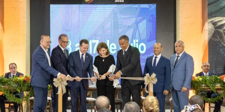 Vicepresidenta inaugura Expo Amaprosan 2022 en Santiago