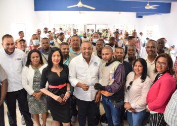 Gobierno entrega 700 tarjetas Motoben a mototaxistas de Santo Domingo Oeste