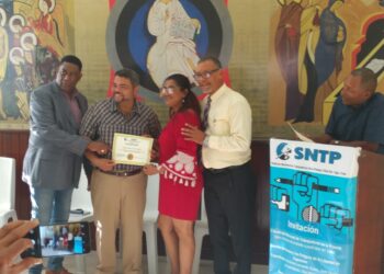 SNTP Filial SDE entrega certificados de participación  taller “Derecho de Prensa y Peligros de la Libertad de Expresión”