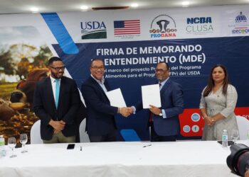 IDECOOP y NCBA CLUSA firman memorándum para beneficiar a cooperativas agropecuarias.