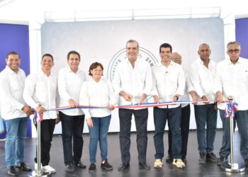 Presidente Abinader inaugura planta de aguas residuales en Baní con inversión de 312 millones