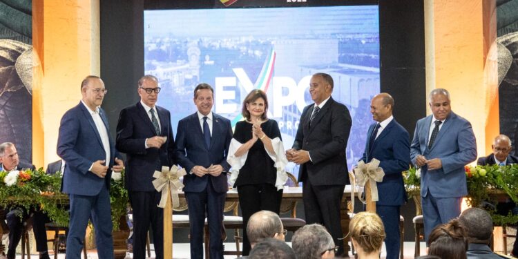 Vicepresidenta Raquel Peña encabeza inauguración Expo Amaprosan 2022 en Santiago