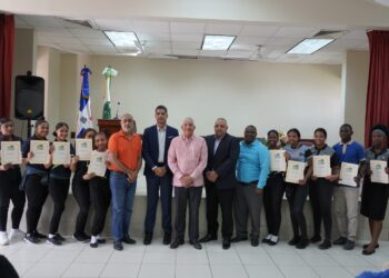 OMSA entrega certificados a 223 estudiantes que realizaron pasantía