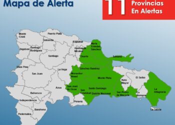 COE emite alerta para 11 provincias por incidencia de onda tropical