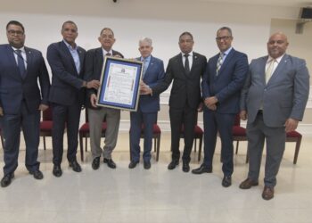 El Senado de la República reconoce al periodista Ramón Mercedes por sus 50 años de trayectoria