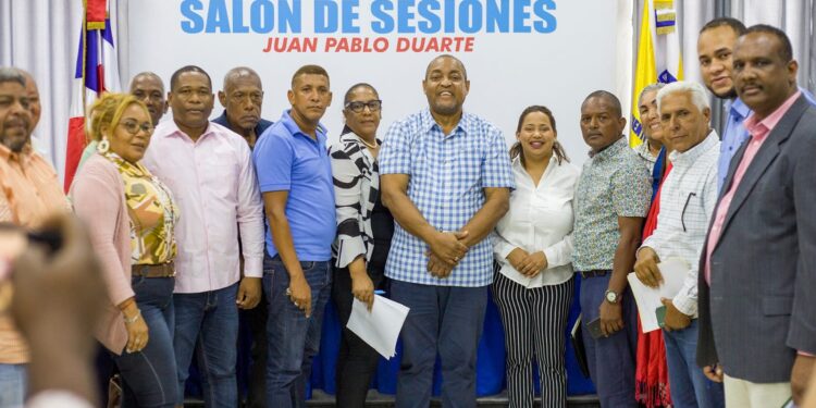 Juntas de vecinos de SDO se disculpan con alcalde José Andújar ante protestas injustificadas