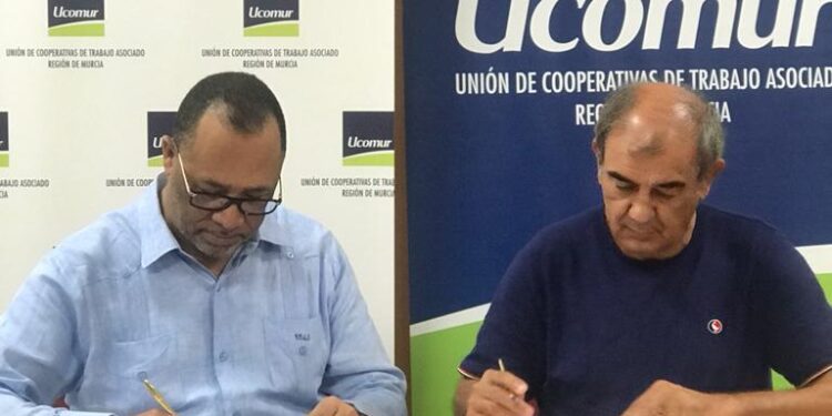Ucomur firma convenio de colaboración con Instituto de Desarrollo y Crédito Cooperativo de República Dominicana