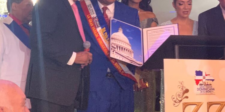 Congresista Espaillat y organizadores Gran Parada Dominicana reconocen labor del alcalde José Andújar